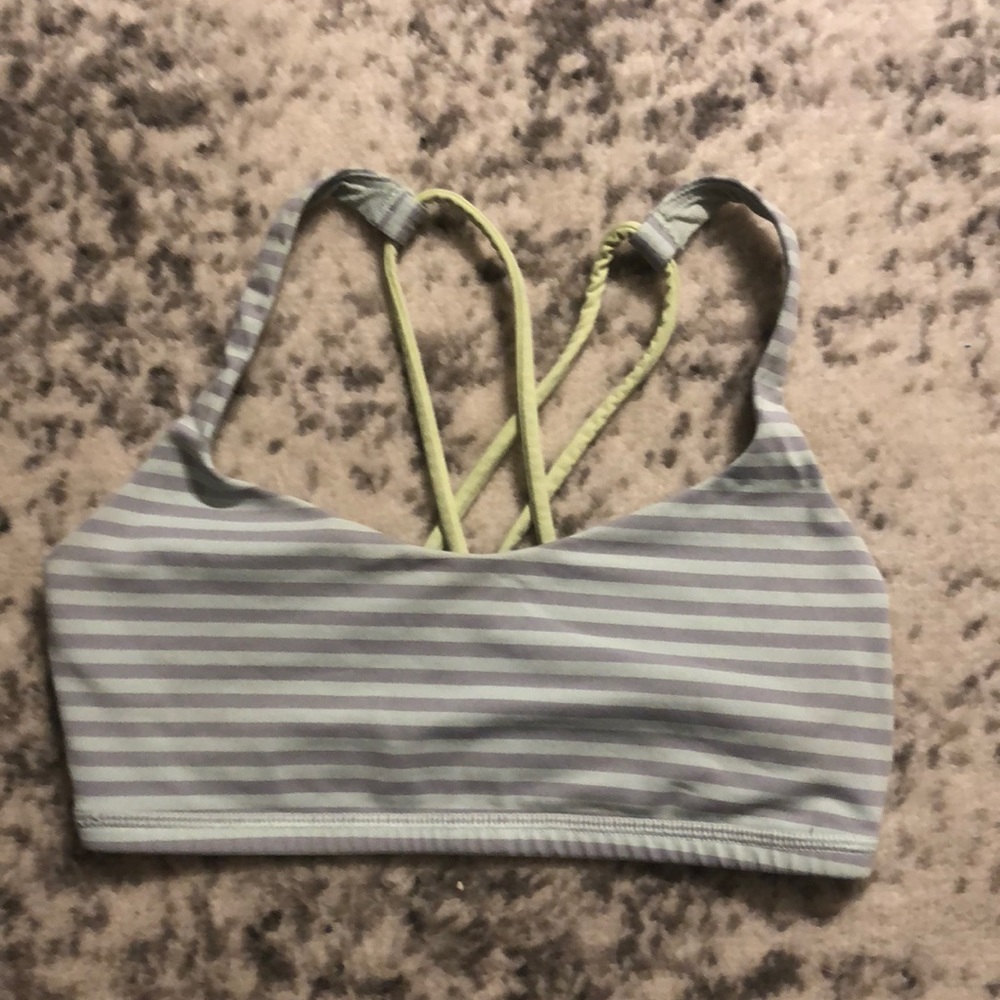 Lululemon 4 free to be bra